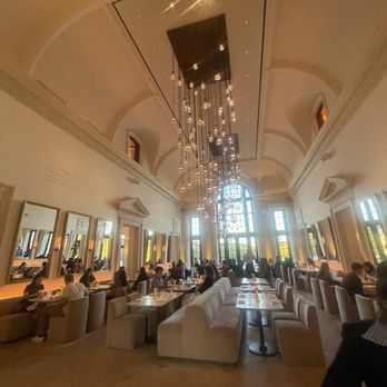 The Dining Room at RH Indianapolis - New American Near Me - Indianapolis, Indiana The Dining Room at RH Indianapolis - New American Near Me - Indianapolis, Indiana