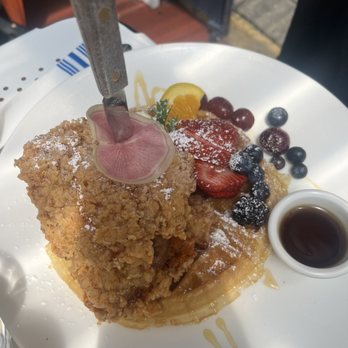 Lapisara Eatery - Chicken Waffle - Breakfast & Brunch Near Me - San Francisco, California