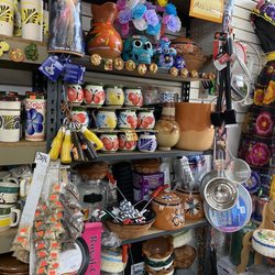 Rincon Mexicanito - Mexican kitchen and table ware. Skulls, flowers.