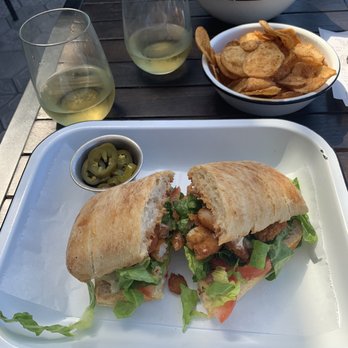 WildCypress - Po'Boy sandwich, Cobb Salad, Chips Especias, Discreto Enacanto Blanco. - Delis Near Me - Tijuana, BCN