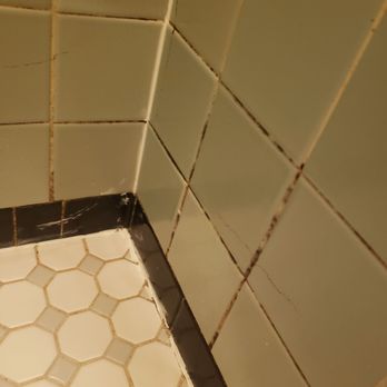 The Kenwood Inn - More shower mold - Bed & Breakfast Near Me - Saint Augustine, Florida The Kenwood Inn - More shower mold - Bed & Breakfast Near Me - Saint Augustine, Florida