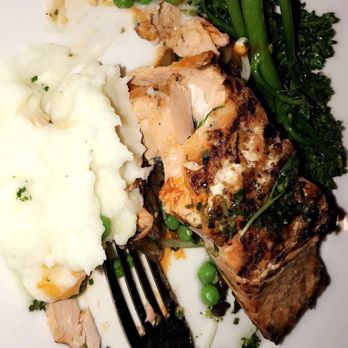 Shaw's Crab House - Seafood Near Me - Chicago, Illinois