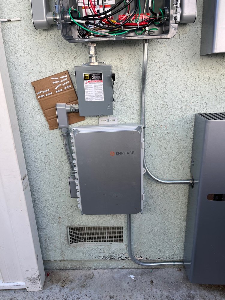 Slide of Dutchmen Construction