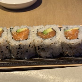 Mrs Fish - Salmon Roll - Cocktail Bars Near Me - Los Angeles, California