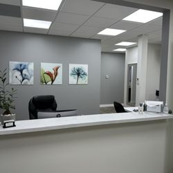 Roger Thai, DDS - Beautiful, bright reception area.