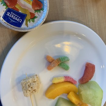 Golden Corral Buffet & Grill - Yogurt, fruit, candy, rice crispies treat - Buffets Near Me - Syracuse, New York