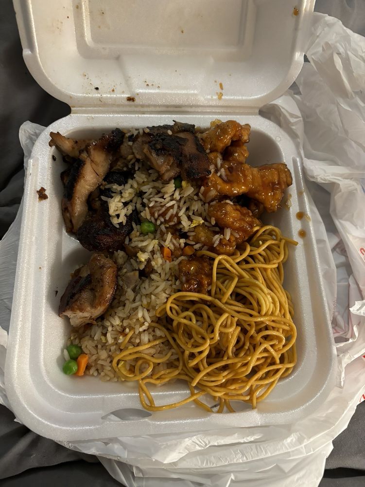 WOK ‘N ROLL Updated October 2024 29 Reviews 115 Edgewood Dr