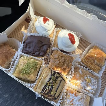 Cafe Velora - Assortment, strawberry, pb&j, Nutella, caramale, cinnamon. Pistachio, Dubai, orange, lemon. - Cafes Near Me - San Francisco, California Cafe Velora - Assortment, strawberry, pb&j, Nutella, caramale, cinnamon. Pistachio, Dubai, orange, lemon. - Cafes Near Me - San Francisco, California