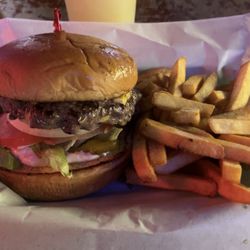Raggedy Anne's - Cheeseburger with fries