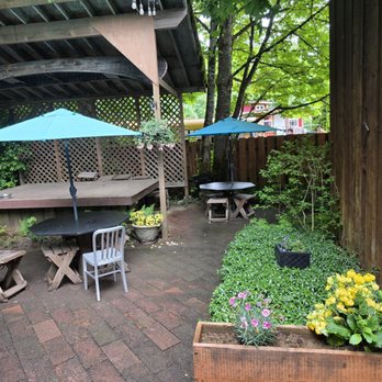 Upriver Grill & Taproom - Beautiful patio - American Near Me - Marblemount, Washington