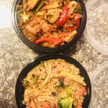 Five Stars Thai Restaurant - Drunken Noodle and Basil Fried Rice - Thai Near Me - Union City, New Jersey