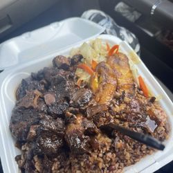 Mama's Paradise Restaurant - Oxtail Large Dinner