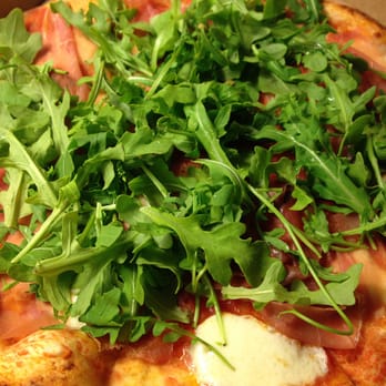 Fat Olives - Parma and arugula pizza - tomato sauce, mozzarella, parmigiano reggiano, prosciutto crudo, baby arugula, fresh lemon, EVOO - Pizza Near Me - Flagstaff, Arizona