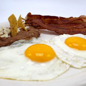 Denisse Restaurant - Huevos al gusto acompañados con tocino y frijoles - Breakfast & Brunch Near Me - Tijuana, BCN