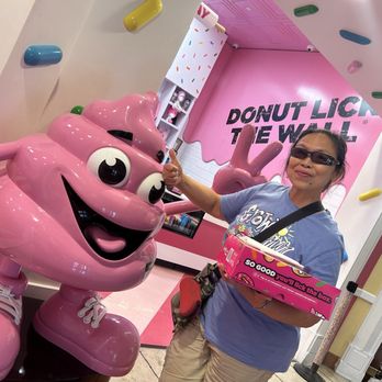 Pinkbox Doughnuts - 7/10/26 Donuts!!! Had to check this place on this pit stop Walking out with an actual PINK BOX - Donuts Near Me - Primm, Nevada Pinkbox Doughnuts - 7/10/26 Donuts!!! Had to check this place on this pit stop Walking out with an actual PINK BOX - Donuts Near Me - Primm, Nevada