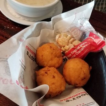 Iggy's Boardwalk - Classic chowder and clam cakes - Seafood Near Me - Warwick, Rhode Island