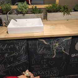 Gropius - Tinha pedaços de giz no banheiro, e era pra deixar a sua marquinha na parede.
