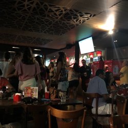 Maikai Showbar - Lugar top! Música ao vivo ótima, garçons super atenciosos e ambiente agradável. Lugar excelente para jovens curtirem! Recomendo.