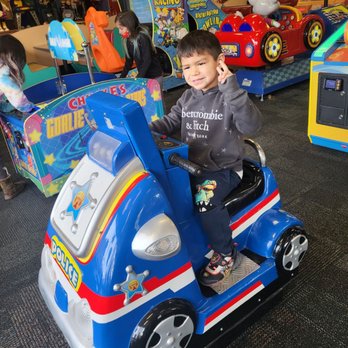 Chuck E. Cheese - Enjoying his time here. - Pizza Near Me - Dublin, California