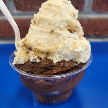 Handel's Homemade Ice Cream - Orem - Match made in heaven: Chocoholics Crunch and Coconut Caremel Delight - Ice Cream & Frozen Yogurt Near Me - Orem, Utah