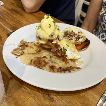 Iron Rooster - Crab Benedict-delicious - Cocktail Bars Near Me - Annapolis, Maryland