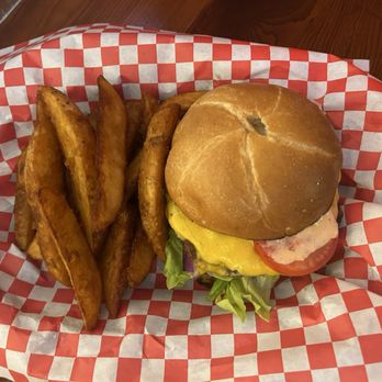 Mandie's Classic Pizzeria - Cheeseburger meal - Pizza Near Me - Lafayette, Oregon
