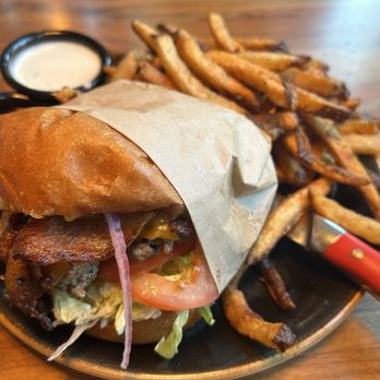 Von's 1000Spirits - Seattle Classic - Burgers Near Me - Woodinville, Washington