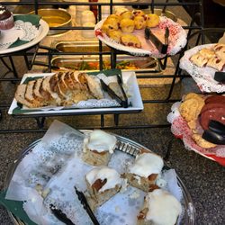 Kelly's Tavern - Salad bar desserts