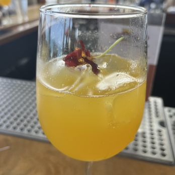 Island Lava Java - Lilikoie champagne - American Near Me - Kailua Kona, Hawaii