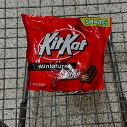 Walmart Supercenter - KIT KAT Miniatures.