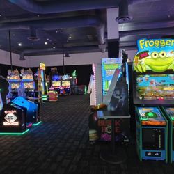 Dave & Buster's Ontario - Arcade