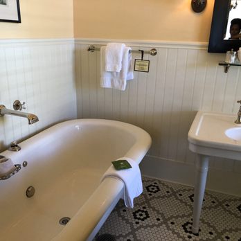 Tallman Hotel - Tub is amazing and relaxing - Hotels Near Me - Upper Lake, California Tallman Hotel - Tub is amazing and relaxing - Hotels Near Me - Upper Lake, California
