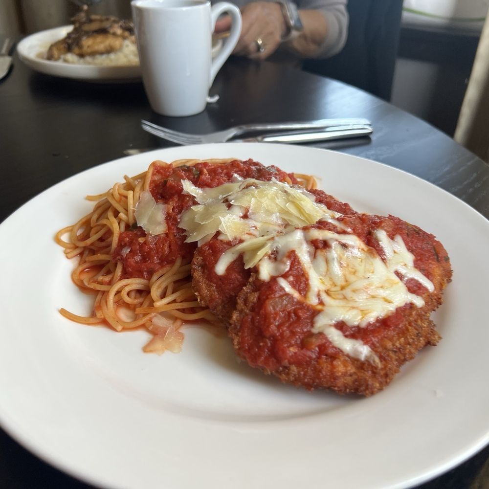 Trezeros Kitchen + Tap - Chicken Parmesan was just ok - Cocktail Bars Near Me - Mount Prospect, Illinois Trezeros Kitchen + Tap - Chicken Parmesan was just ok - Cocktail Bars Near Me - Mount Prospect, Illinois