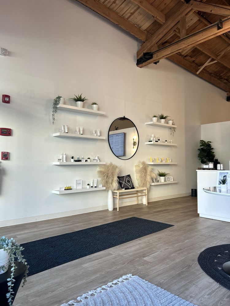 FACE FOUNDRIÉ NAPERVILLE Updated September 2024 225 S Main St