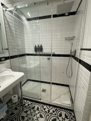 The Independent Hotel by null