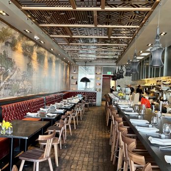 Lily - Lovely interior (before all the people arrive!) - Vietnamese Near Me - San Francisco, California Lily - Lovely interior (before all the people arrive!) - Vietnamese Near Me - San Francisco, California