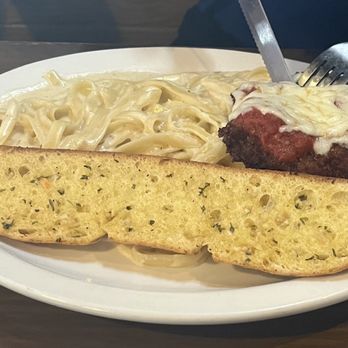 Miller's Ale House - CHICKEN PARMESAN ALFREDO w/ Bread - American Near Me - Tampa, Florida Miller's Ale House - CHICKEN PARMESAN ALFREDO w/ Bread - American Near Me - Tampa, Florida