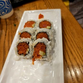 OJI Sushi & Sake Bar - Spicy Tuna Roll - Sushi Bars Near Me - Pasadena, California OJI Sushi & Sake Bar - Spicy Tuna Roll - Sushi Bars Near Me - Pasadena, California