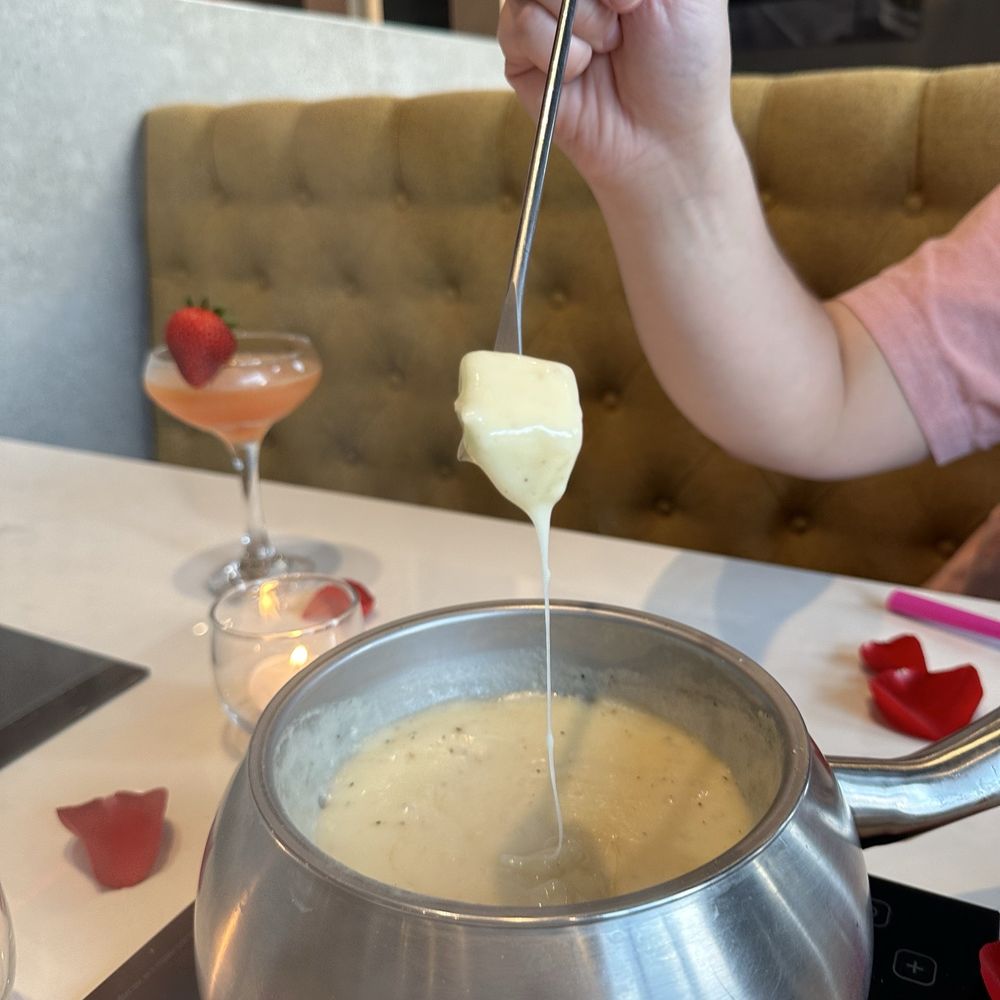 Melting Pot - New Haven - Desserts Near Me - New Haven, Connecticut Melting Pot - New Haven - Desserts Near Me - New Haven, Connecticut