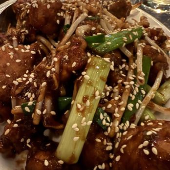 Rainbow Chinese Restaurant & Bar - Sesame Chicken - Chinese Near Me - Minneapolis, Minnesota