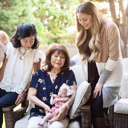 Daisy Varley Photography - 5 generations of women in one photo