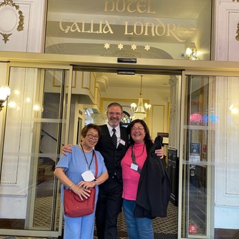 Gallia et Londres - Entrance photo with hotel manager - Lourdes, 65