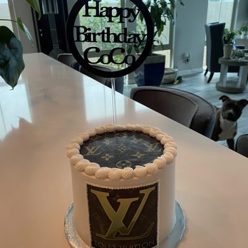 Smallcakes Ahwatukee - Custom Chocolate Cream Cake - Cupcakes Near Me - Phoenix, Arizona Smallcakes Ahwatukee - Custom Chocolate Cream Cake - Cupcakes Near Me - Phoenix, Arizona