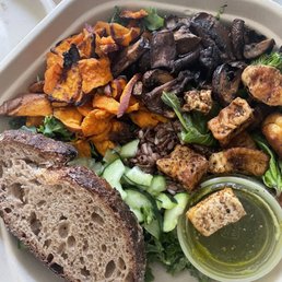 a plate of vegetables and bread