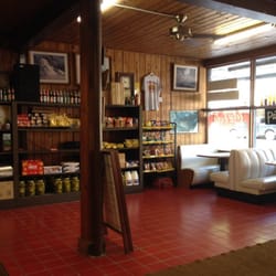 Parton's Deli - Inside the classic Parton's Deli