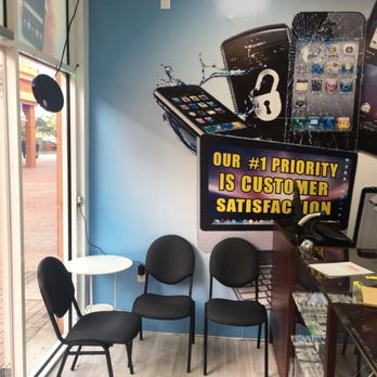Fast Fix Cell Phone Repair - A nice seating area while you wait for you phone to be fixed - Mobile Phone Repair Near Me - Pompano Beach, Florida Fast Fix Cell Phone Repair - A nice seating area while you wait for you phone to be fixed - Mobile Phone Repair Near Me - Pompano Beach, Florida