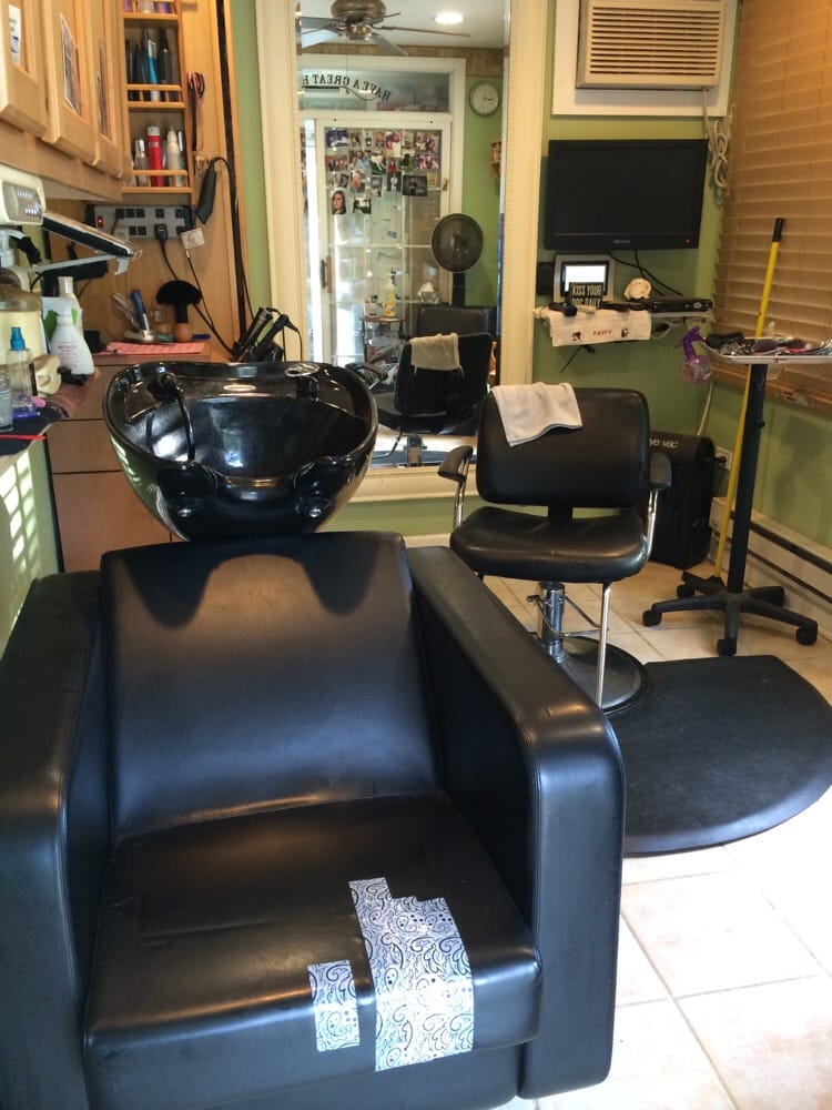 HAIR KAREN’S Updated September 2024 1201 N Hickory Ter, Round