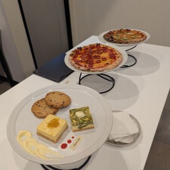 Pop Café - Display of food size - Pizza Near Me - Las Vegas, Nevada Pop Café - Display of food size - Pizza Near Me - Las Vegas, Nevada