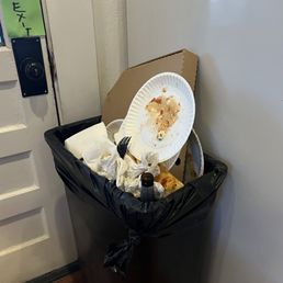 Hard to believe they didn't realize it was this messy at 5 o'clock in the afternoon! Lazy staff.