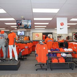 Tiger Sports Shop - Highway Store: Men's Nike
